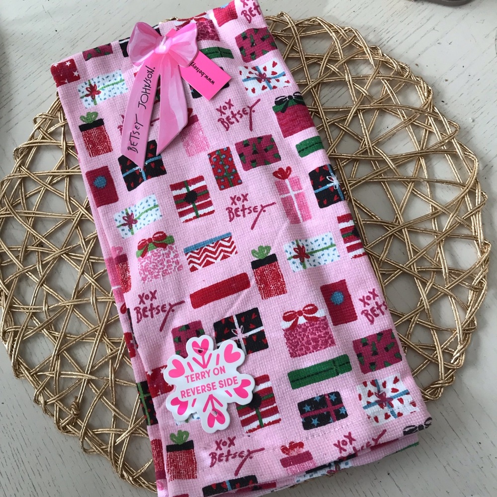 (2) Betsey Johnson Pink Gift Print Kitchen Towels
